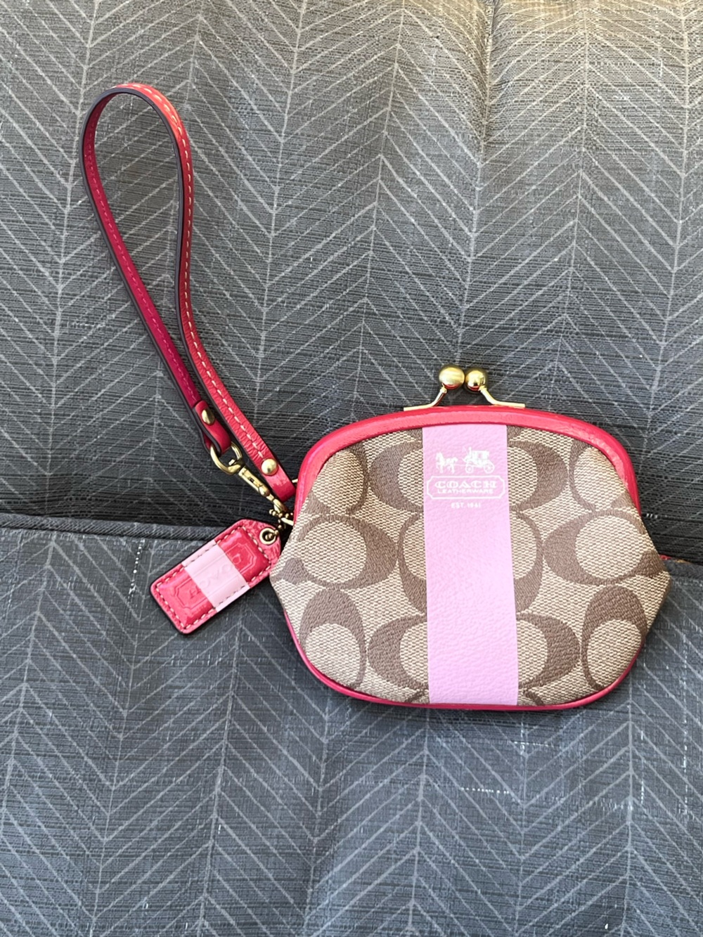 Like New Coach Kiss-lock Coin Purse/Wristlet with Striped Hang Tag - Picture 7 of 16